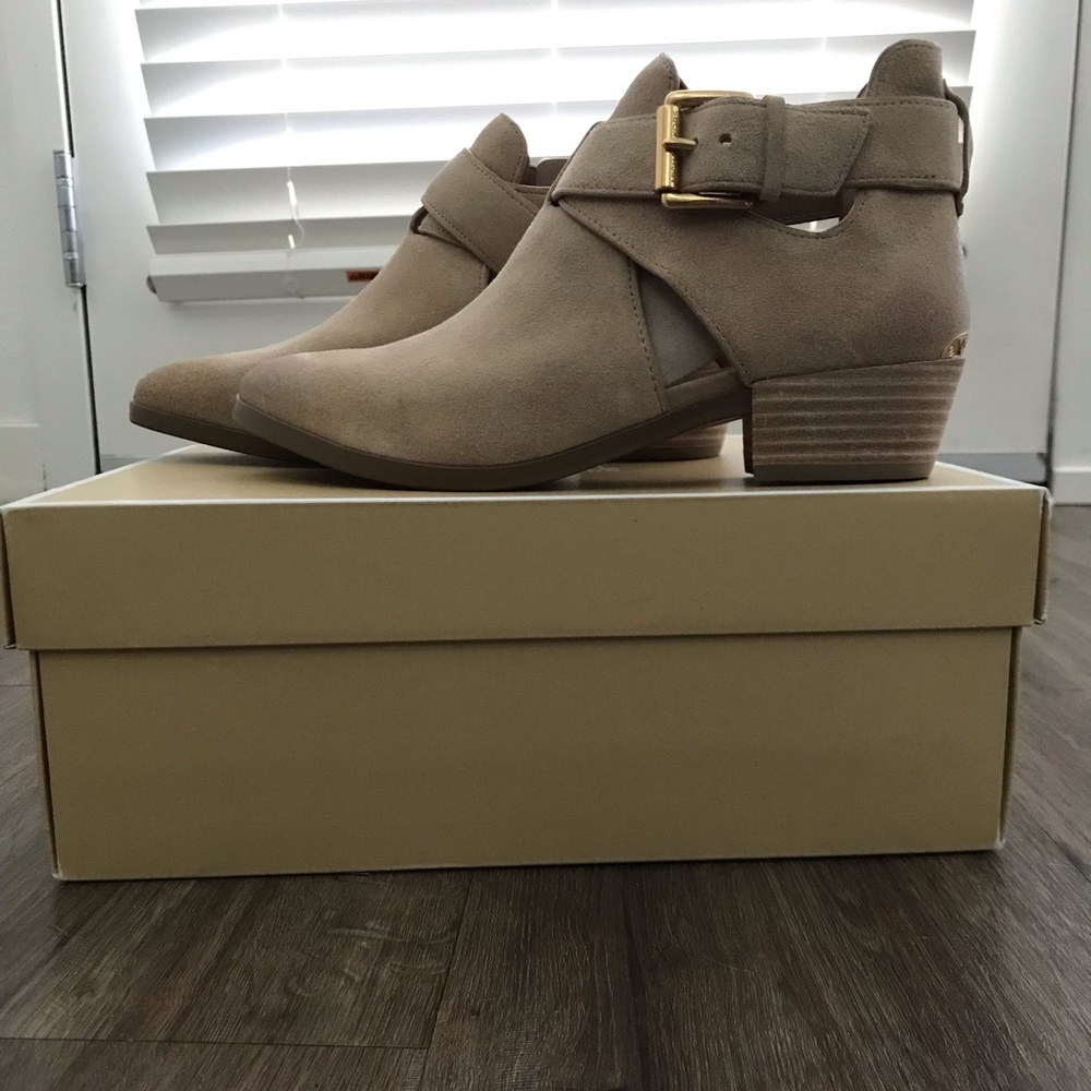Michael Kors Ankle Boots - Picture 2 of 4